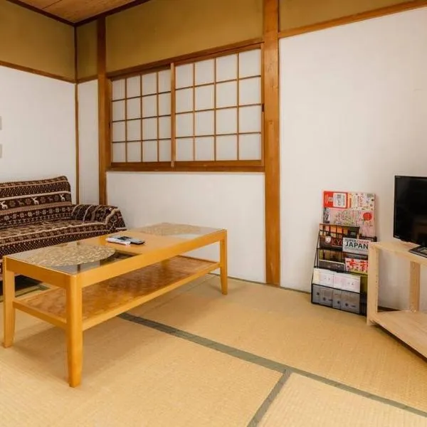 HAT京終、京終駅徒歩4分。奈良公園・奈良町へ行くのにおすすめ!, hotel in Mitsugarasuchō