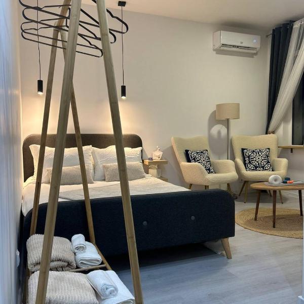 Pirotska Modern Room, Sofie