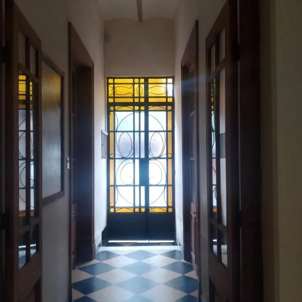 Habitaciones en Casa Céntrica cerca de todo, ξενοδοχείο σε Κολονία ντε Σακραμέντο