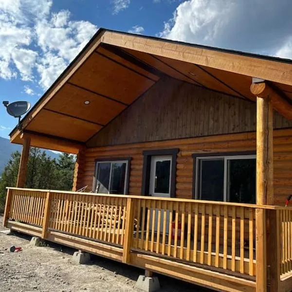 McDonald Cabin #1 next to YNP, hotel in Sphinx