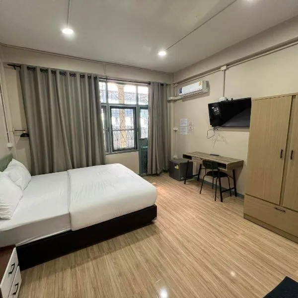 Bangwa House - MRT Bangwa Station, hotel in Bangkok