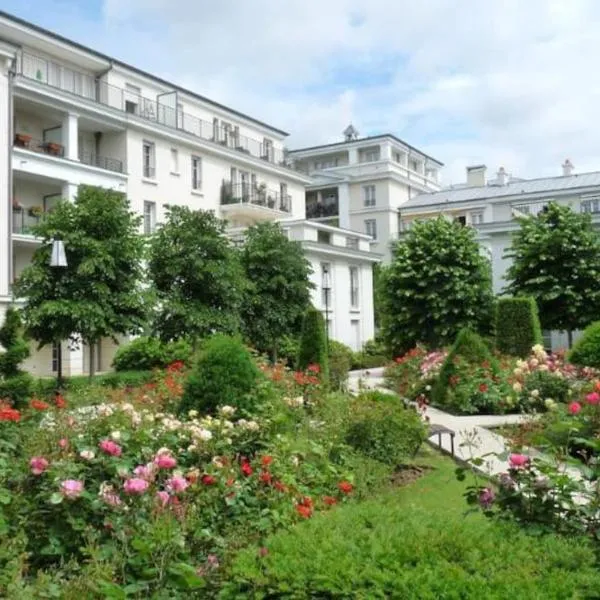 Le Royal Condo, 13 P, WIFI & Parking à Disneyland, Hotel in Chessy