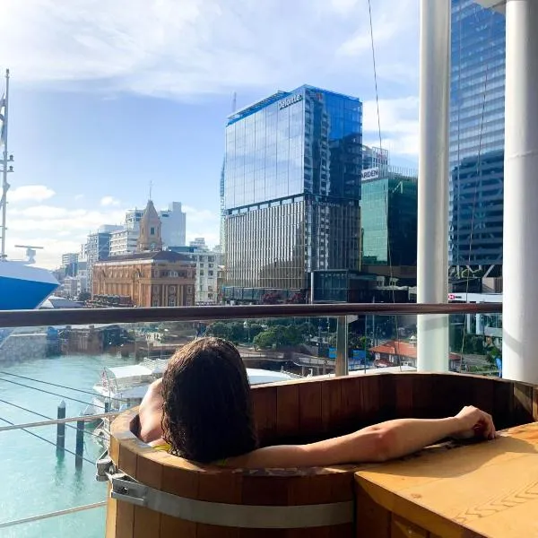 Luxury Apartment - Parking - Hot Tub - Stunning Views, hotel in Auckland