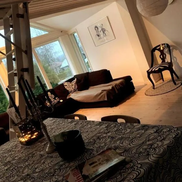 Holiday home, by lake Simsjön and mountain Billingen, ξενοδοχείο σε Herrekvarn