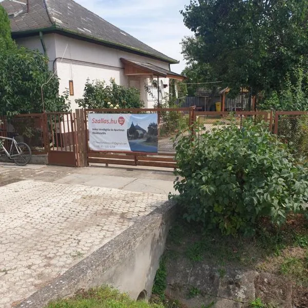 Janka vendégház és Apartman, hotel in Abádszalók