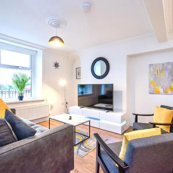 Casa One Hundred - A Beautiful 4 Bed House on the Beach Front, hotel in Swansea