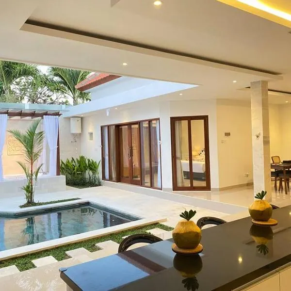 Villa Akmali Umalas 2BR with Private Pool & Jacuzzi, Hotel in Canggu