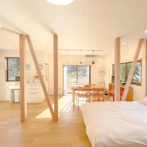 川の音を聴きながら非日常体験を-伊豆の川辺に佇む小さなアパート-一人旅歓迎, Hotel in Izu