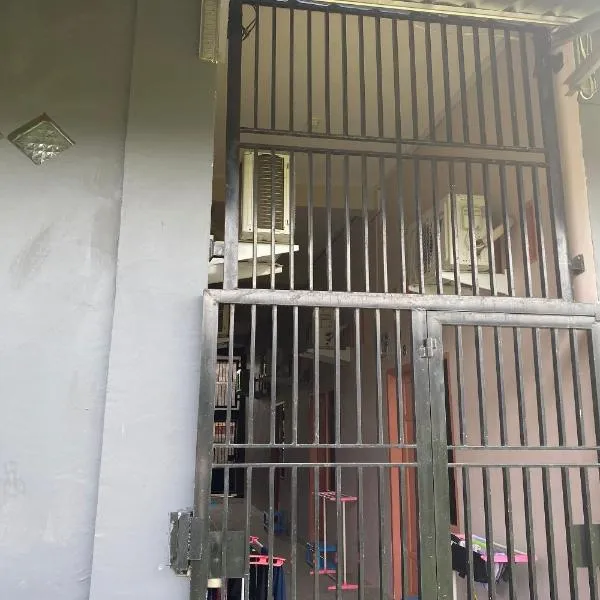 Hotel O Pondok Almirah, hotel v destinaci Mamuju