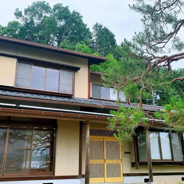 吉祥莊位于高山市内 有一千平方的园林 可远眺日本的阿尔卑斯山脉 四季景色绝佳 可接待9人入住 免费停车, hôtel à Takayama