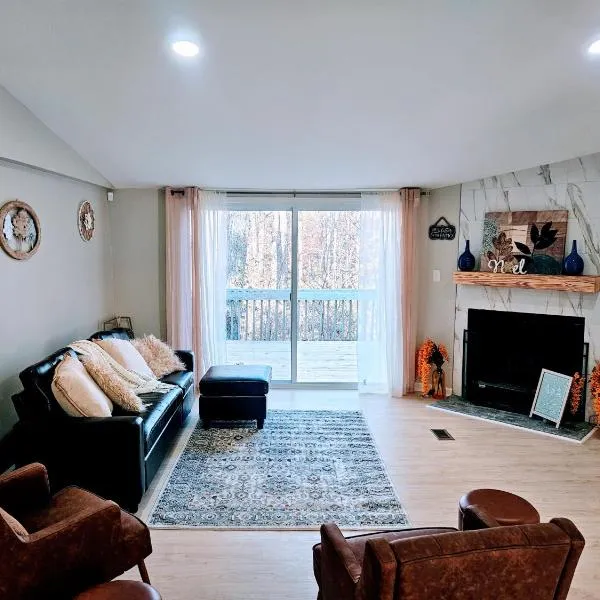 Da.Luxe Cottage Mtn Island Area on 1.56 Acres, hotel v destinaci Charlotte