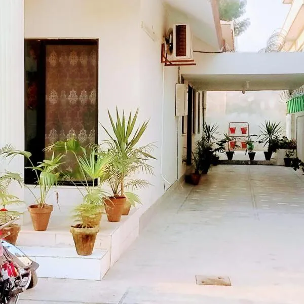 Galaxy Ambassador Guest House Islamabad, hotel in Islamabad