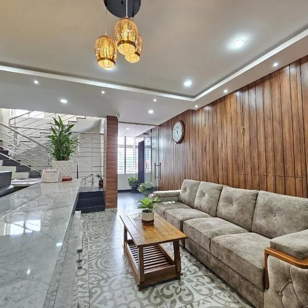 Navarathna Comforts, hotel in Madikeri