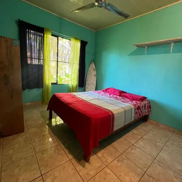 Surf House, hotel v destinaci Sámara