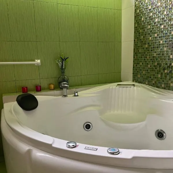 Habitación amplia e indep c/ jacuzzi, céntrica., Hotel in Mexiko-Stadt