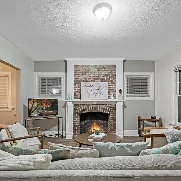 Chic 2br Duplex Free Parking Near Hospitals, hotel in Des Moines