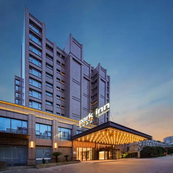 Park Inn by Radisson Wenzhou Longwan International Airport Wanda Plaza, hotel v destinaci Xingqianjie