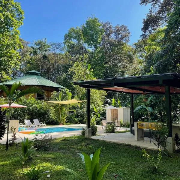La Amapola Lodge, Bungalow en Península de Osa., hotel in Barrigones