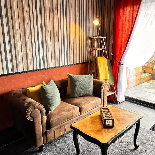 La Grange Aux Hirondelles - Chambre Atelier, hotel in Woignarue