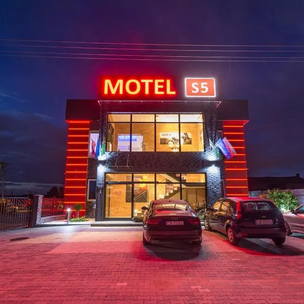 MOTEL S5، فندق في Zbrachlin