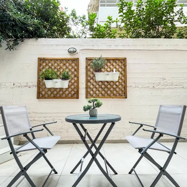 Cozy studio near Flisvos Marina, Hotel in Athen