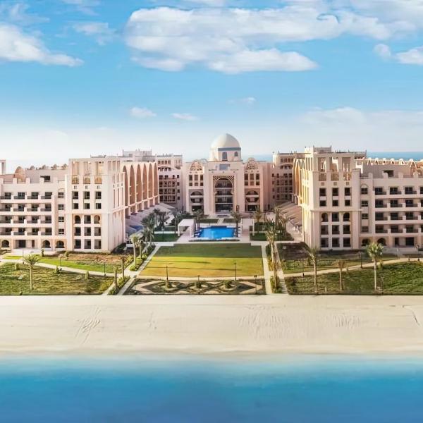 FAM Living - Sarai Apartments - Private Beachfront Escape in Palm Jumeirah