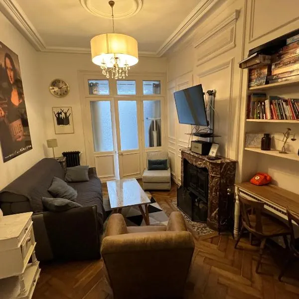 La petite place de la Porte d'Arras, hotel in Lille
