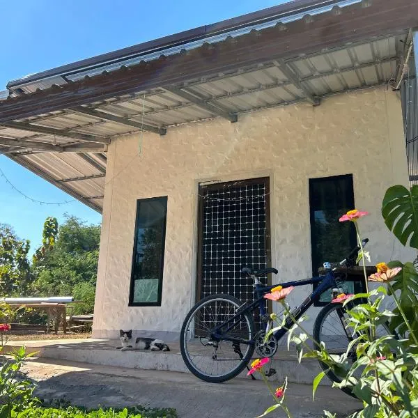 บ้านสวนพงษ์ศิริ Baan Suan Pongsiri, hotel in Chat Trakan