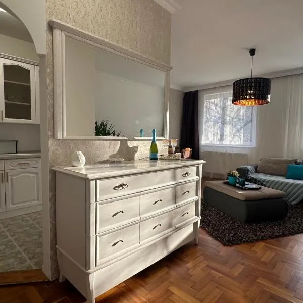 Center House - Otthon, csak máshol!, hotel v destinaci Dunaújváros