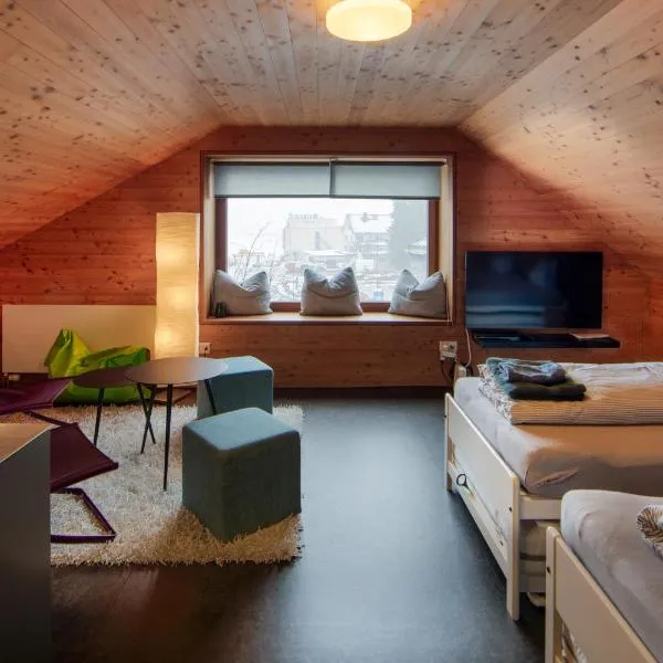 UnderDach Holiday House, hotel em Andermatt