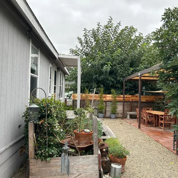 Eastside Costa Mesa house, Hotel in Costa Mesa