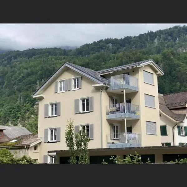 Wohnung am Postweg, hotel en Netstal