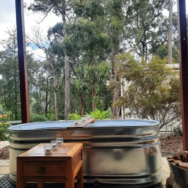 Cock or Two Kink House, ξενοδοχείο σε Cockatoo