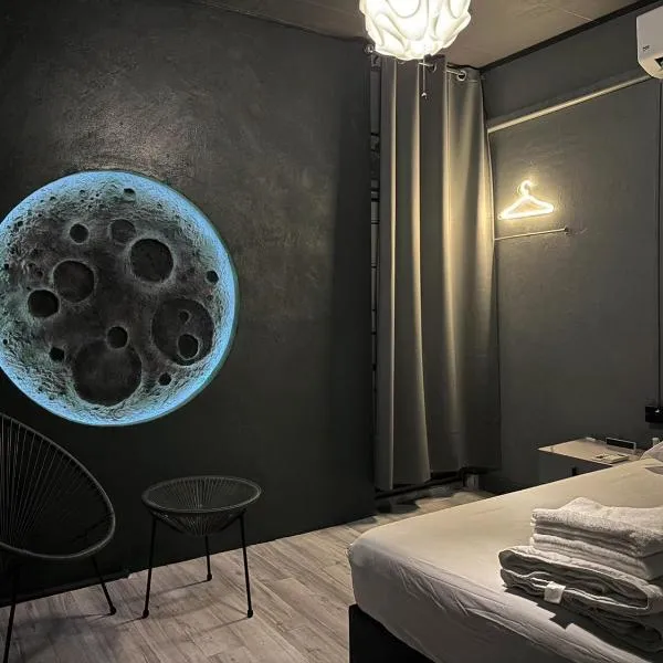 Doctor Alien Hostel Don Mueang โรงแรมในBan Ko