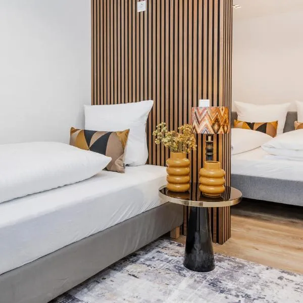 S331 - Luxurious two bedroom duplex apartment in cologne, hotel in Cologne