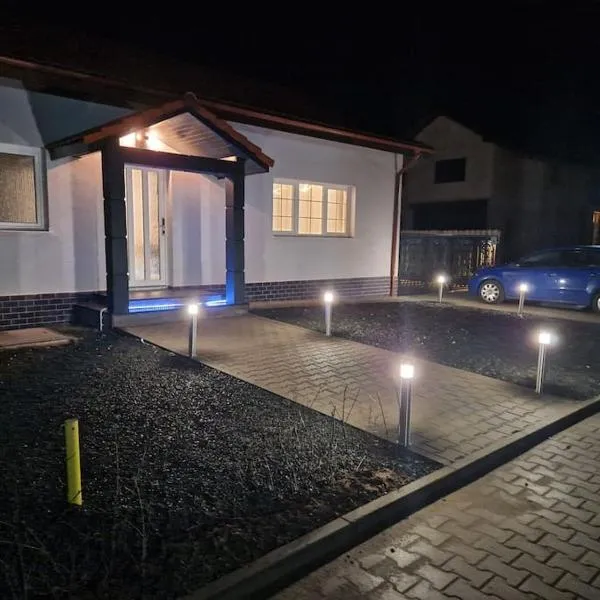 Home in Residential Neighborhood, ξενοδοχείο σε Arad