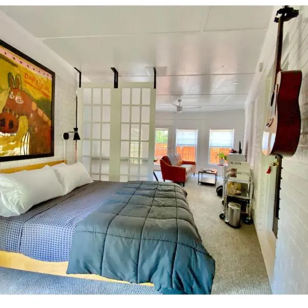 Toadhaus Studio in quiet residential neighborhood ATHENS, ξενοδοχείο στην Αθήνα