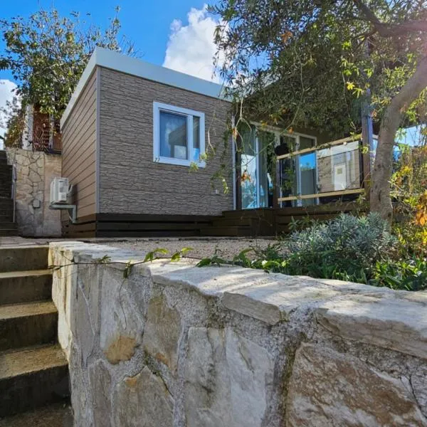 Mobilna kućica Tara, uvala Slanica, Murter, hotel in Murter