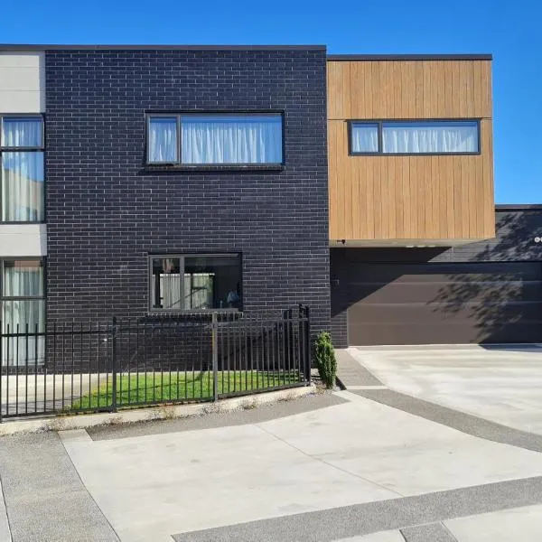 3 bedroom home away from home in Palmerston North, хотел в Палмерстън Норт