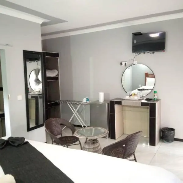 Global Guest House, hotel a Kasane