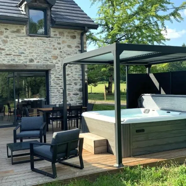 Gîte Le Chambougeal avec spa privatif, hôtel à Lagraulière