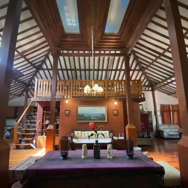 The Joglo Villa, hotel in Bandung