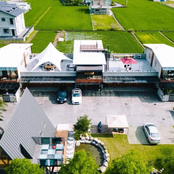 GoldenInglenook, Hotel in Sanxing Township