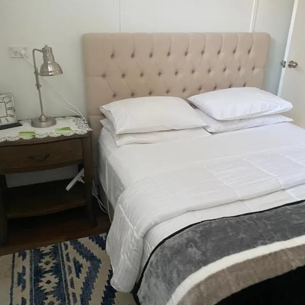 Broadway Apartment, hotel v destinaci West Wyalong