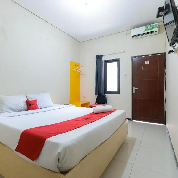 RedDoorz at Osuko Residence Sukomanunggal Jaya, hotel in Surabaya