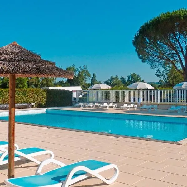 camping Le Clos de la Lère, готель у місті Cayriech