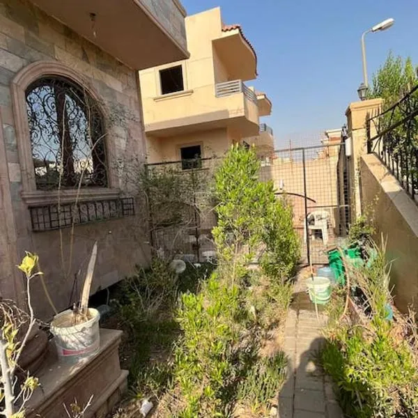 Whole floor in Villa with access to garden and BBQ, Hotel in Badr