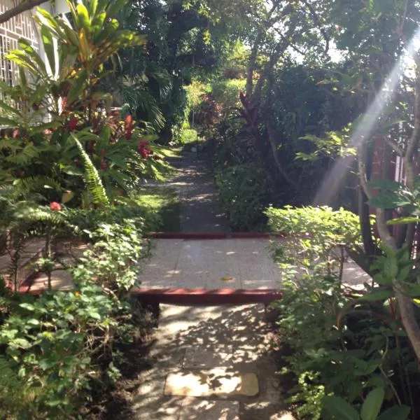 Kingston Airport bed and breakfast, hôtel à Kingston