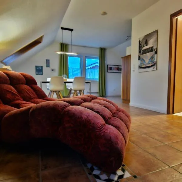 Surforama Studio Apartment mit Meerblick und Garten, hotelli kohteessa Fehmarn