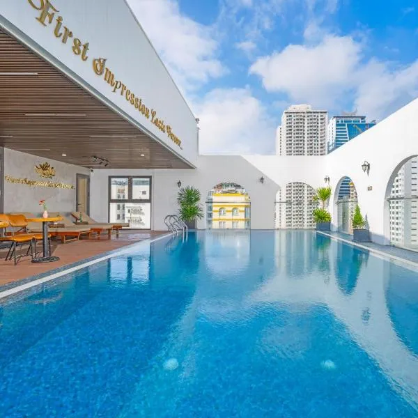 Golden Lotus Hotel Da Nang - Rooftop Bar Sea View, hotel di Da Nang